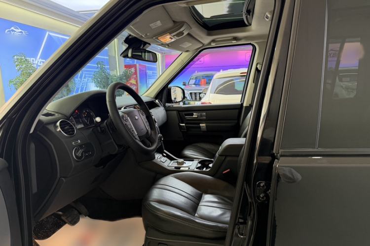 Used Land Rover Discovery 2014 3.0 SC V6 SE Interior 2