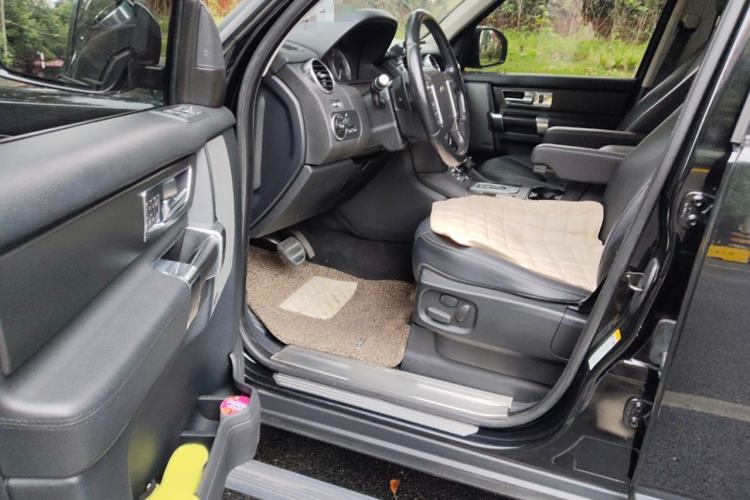 Used Land Rover Discovery 2014 3.0 SC V6 SE Interior 3