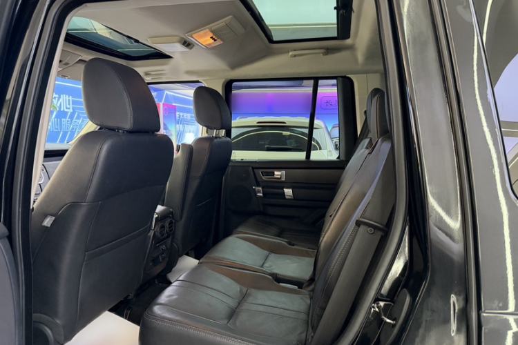 Used Land Rover Discovery 2014 3.0 SC V6 SE Interior 3