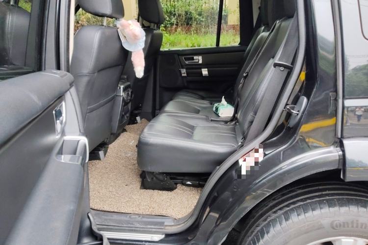 Used Land Rover Discovery 2014 3.0 SC V6 SE Interior 4