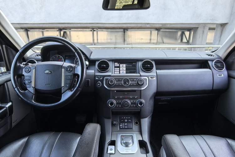 Used Land Rover Discovery 2014 3.0 SC V6 HSE Interior 4