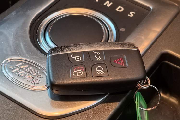 Used Land Rover Discovery 2014 3.0 SC V6 HSE Interior 6