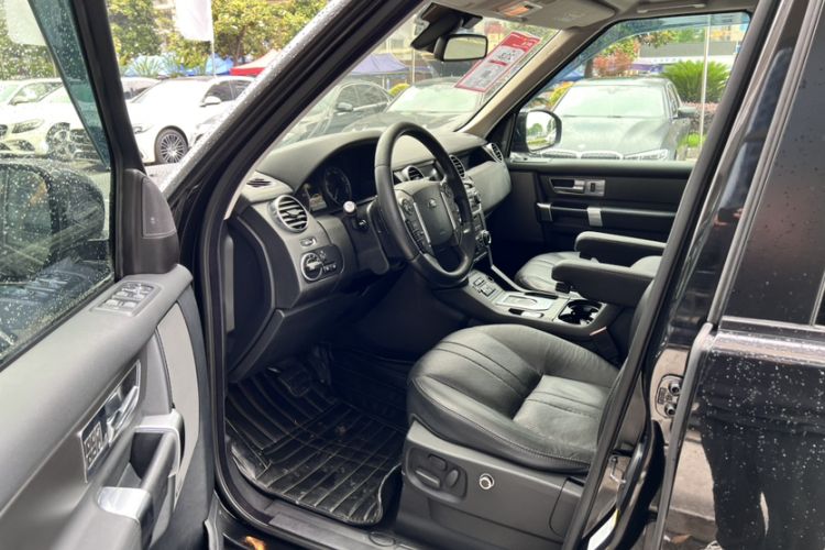 Used Land Rover Discovery 2014 3.0 SDV6 HSE Diesel Edition Interior 7