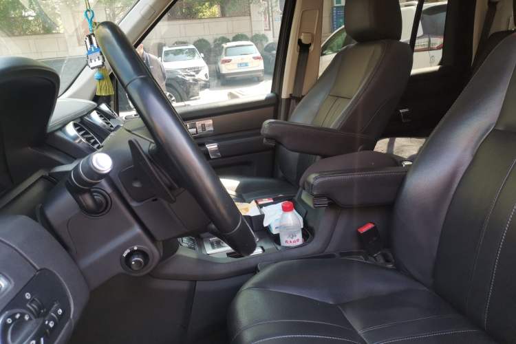 Used Land Rover Discovery 2014 3.0 SC V6 HSE Luxury Left Front Seat