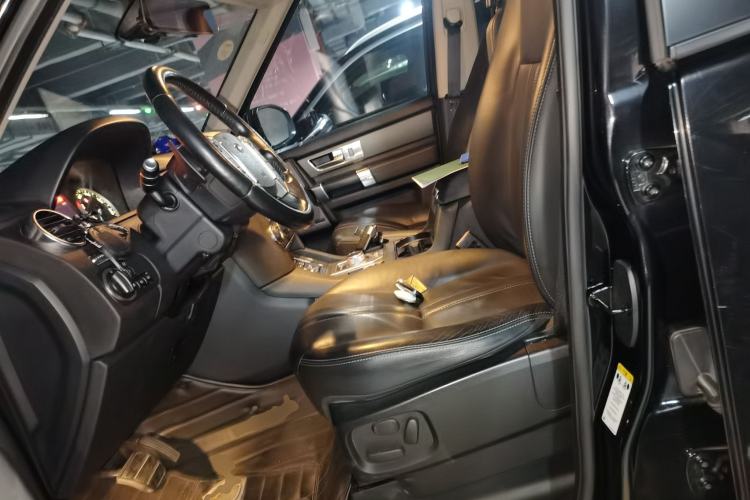 Used Land Rover Discovery 2014 3.0 SC V6 SE Left Front Seat