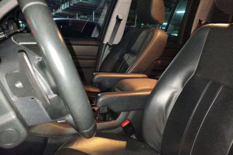 Used Land Rover Discovery 2014 3.0 SC V6 SE Left Front Seat