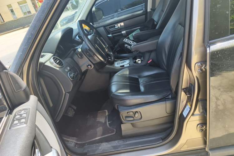 Used Land Rover Discovery 2014 3.0 SDV6 HSE Diesel Edition Left Front Seat