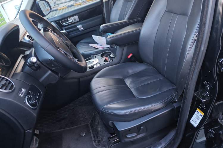 Used Land Rover Discovery 2014 3.0 SC V6 SE Left Front Seat