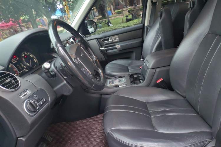 Used Land Rover Discovery 2014 3.0 SC V6 HSE Luxury Left Front Seat