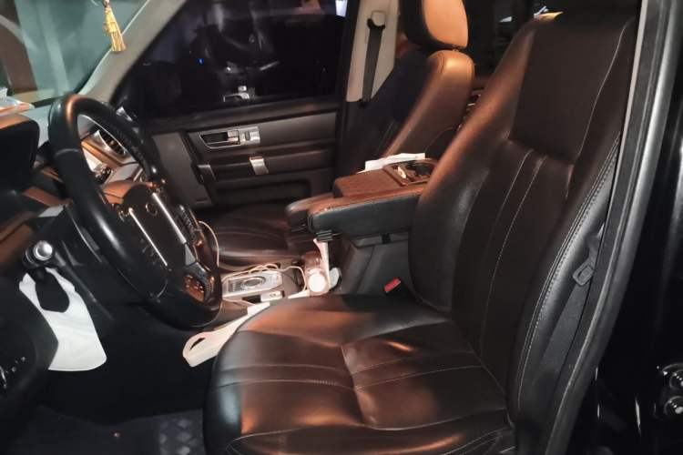 Used Land Rover Discovery 2014 3.0 SC V6 SE Left Front Seat