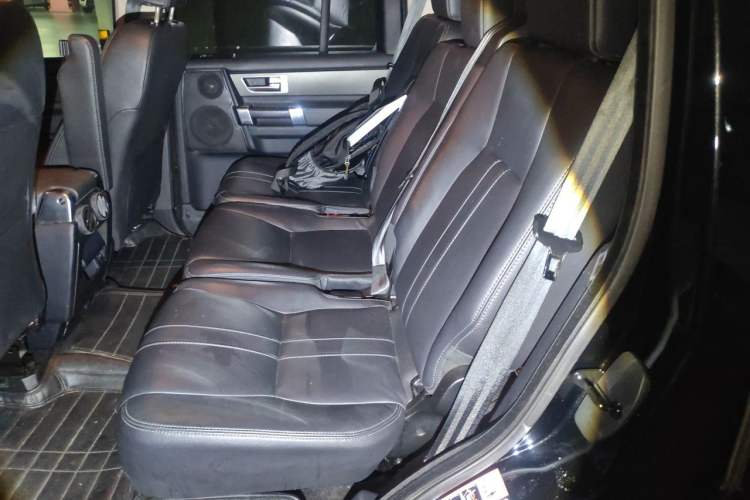 Used Land Rover Discovery 2014 3.0 SC V6 SE Left Rear Seat