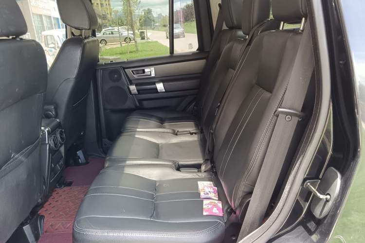 Used Land Rover Discovery 2014 3.0 SDV6 HSE Diesel Edition Left Rear Seat
