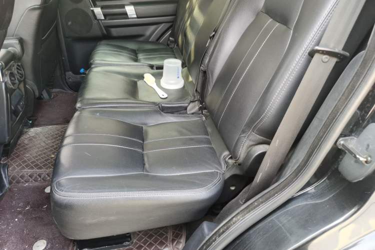 Used Land Rover Discovery 2014 3.0 SDV6 HSE Diesel Edition Left Rear Seat