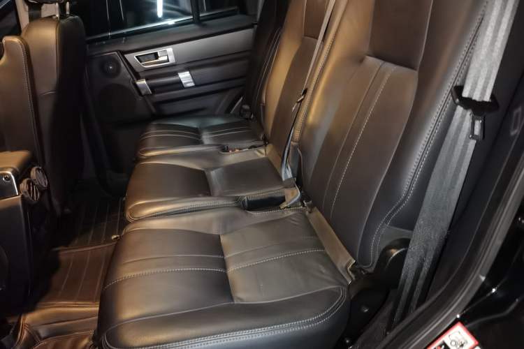 Used Land Rover Discovery 2014 3.0 SC V6 SE Left Rear Seat