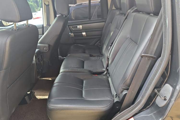 Used Land Rover Discovery 2014 3.0 SDV6 HSE Diesel Edition Left Rear Seat