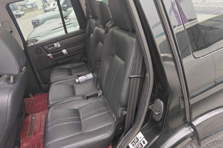 Used Land Rover Discovery 2014 3.0 SDV6 HSE Diesel Edition Left Rear Seat