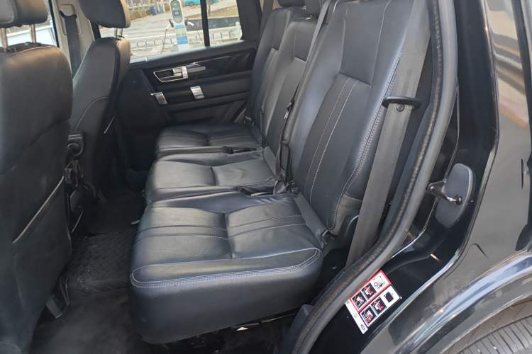 Used Land Rover Discovery 2014 3.0 SC V6 SE Left Rear Seat
