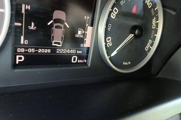 Used Land Rover Discovery 2014 3.0 SDV6 HSE Diesel Edition Odometer Close Up