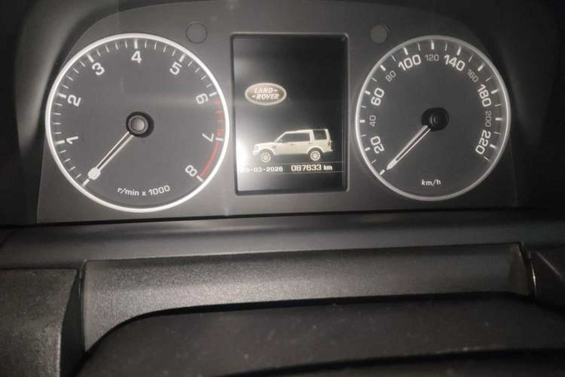 Used Land Rover Discovery 2014 3.0 SC V6 HSE Luxury Odometer Close Up