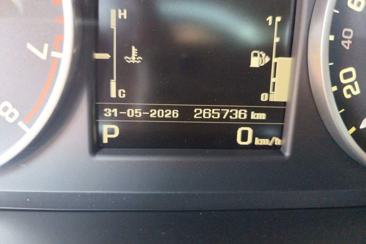 Used Land Rover Discovery 2014 3.0 SC V6 XXV Edition Odometer Close Up