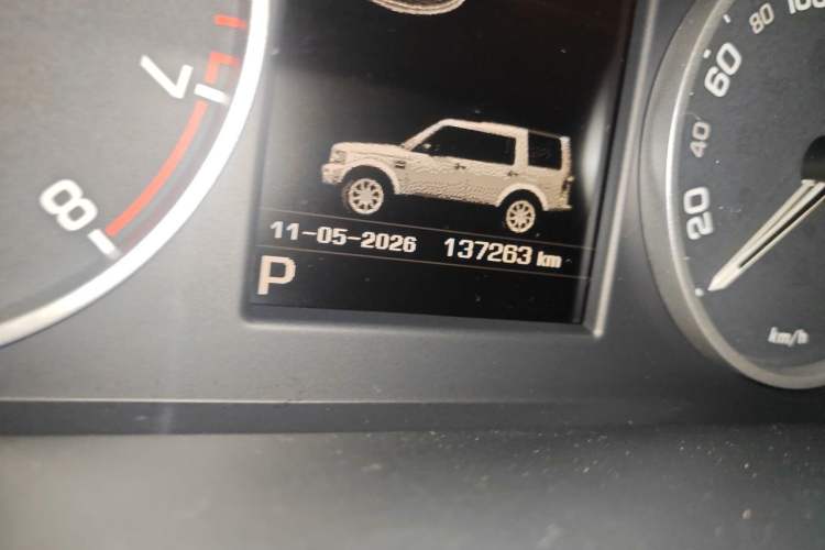 Used Land Rover Discovery 2014 3.0 SC V6 SE Odometer Close Up