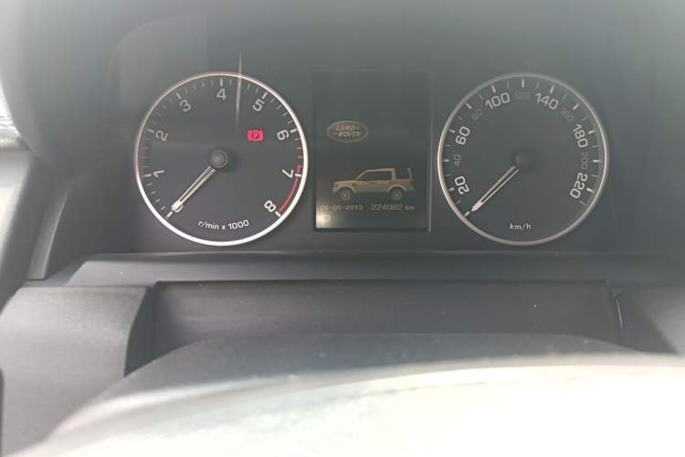 Used Land Rover Discovery 2014 3.0 SC V6 SE Odometer Close Up