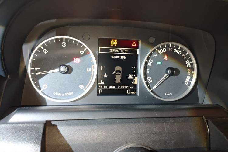 Used Land Rover Discovery 2014 3.0 SDV6 HSE Diesel Edition Odometer Close Up