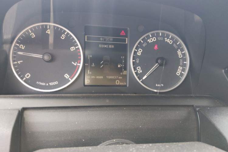 Used Land Rover Discovery 2014 3.0 SC V6 HSE Odometer Close Up