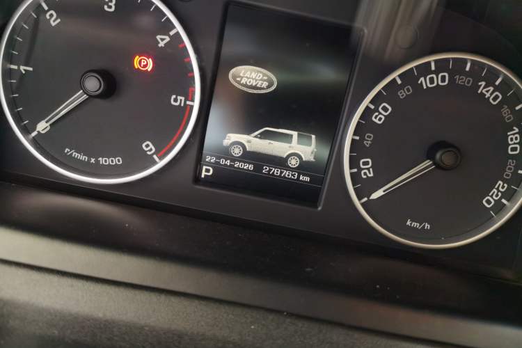 Used Land Rover Discovery 2014 3.0 SDV6 HSE Diesel Edition Odometer Close Up