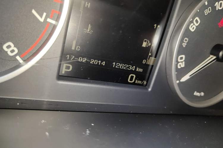 Used Land Rover Discovery 2014 3.0 SC V6 XXV Edition Odometer Close Up