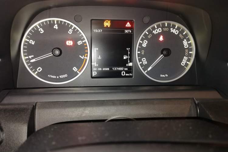 Used Land Rover Discovery 2014 3.0 SC V6 SE Odometer Close Up