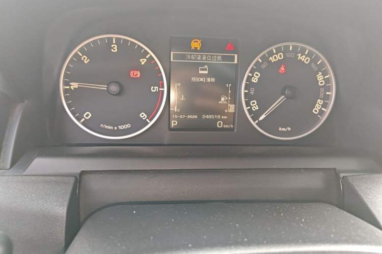 Used Land Rover Discovery 2014 3.0 SDV6 HSE Diesel Edition Odometer Close Up