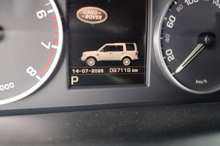 Used Land Rover Discovery 2014 3.0 SC V6 SE Odometer Close Up