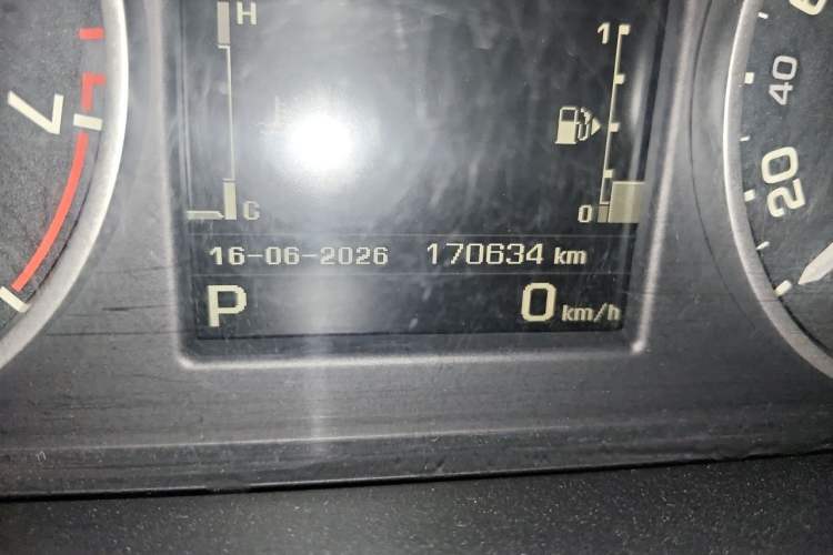Used Land Rover Discovery 2014 3.0 SC V6 HSE Luxury Odometer Close Up