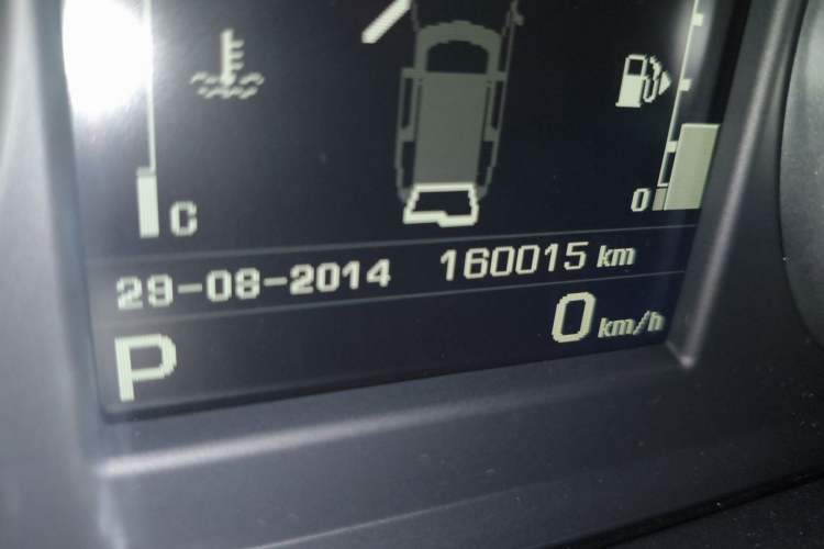 Used Land Rover Discovery 2014 3.0 SC V6 SE Odometer Close Up
