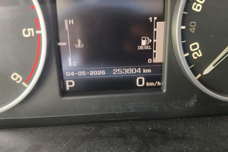 Used Land Rover Discovery 2014 3.0 SDV6 HSE Diesel Edition Odometer Close Up