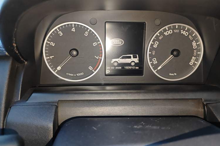 Used Land Rover Discovery 2014 3.0 SC V6 SE Odometer Close Up