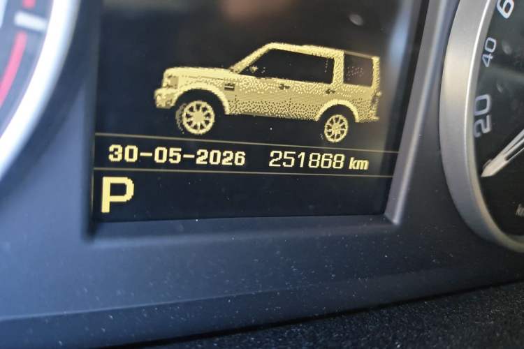 Used Land Rover Discovery  Odometer Close Up