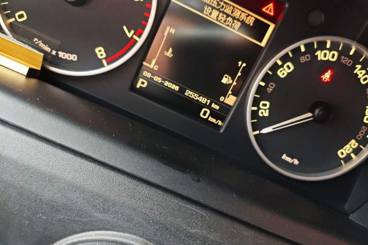 Used Land Rover Discovery 2014 3.0 SC V6 HSE Odometer Close Up