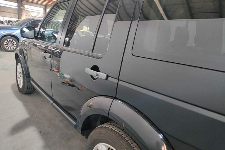 Used Land Rover Discovery 2014 3.0 SC V6 SE Rear Left 45 Deg