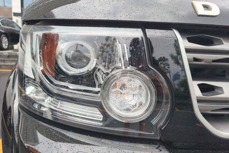 Used Land Rover Discovery 2014 3.0 SC V6 XXV Edition Right Front Headlight