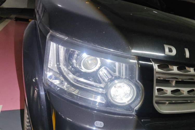 Used Land Rover Discovery 2014 3.0 SC V6 SE Right Front Headlight