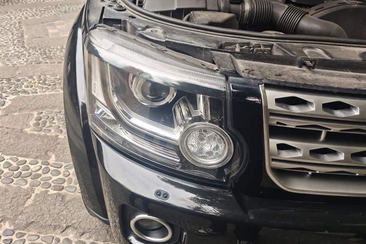 Used Land Rover Discovery 2014 3.0 SDV6 HSE Diesel Edition Right Front Headlight