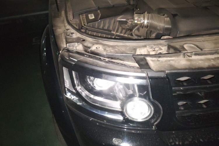 Used Land Rover Discovery  Right Front Headlight