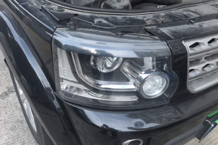 Used Land Rover Discovery 2014 3.0 SDV6 HSE Diesel Edition Right Front Headlight