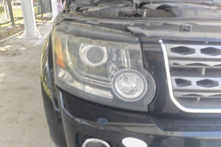 Used Land Rover Discovery  Right Front Headlight