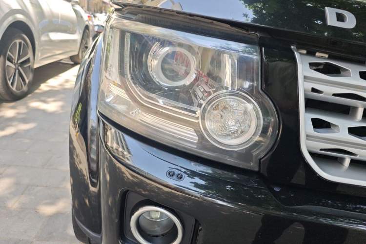 Used Land Rover Discovery 2014 3.0 SDV6 HSE Diesel Edition Right Front Headlight