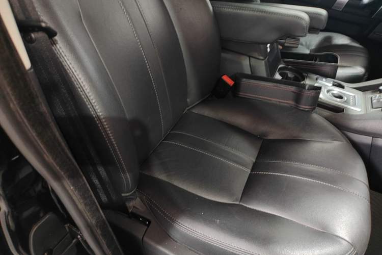 Used Land Rover Discovery 2014 3.0 SC V6 SE Right Front Seat