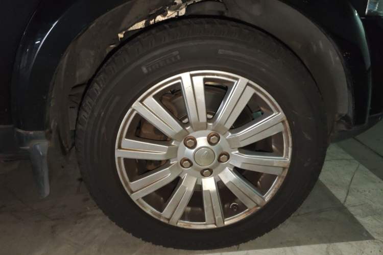 Used Land Rover Discovery 2014 3.0 SDV6 HSE Diesel Edition Right Front Wheel Hub