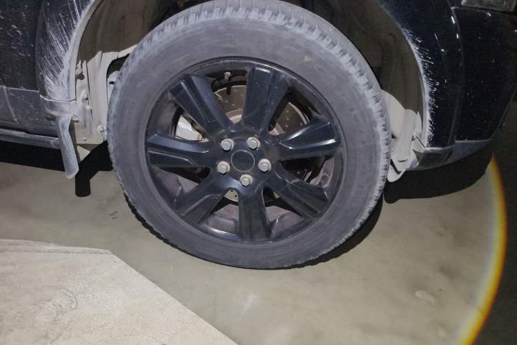 Used Land Rover Discovery  Right Front Wheel Hub